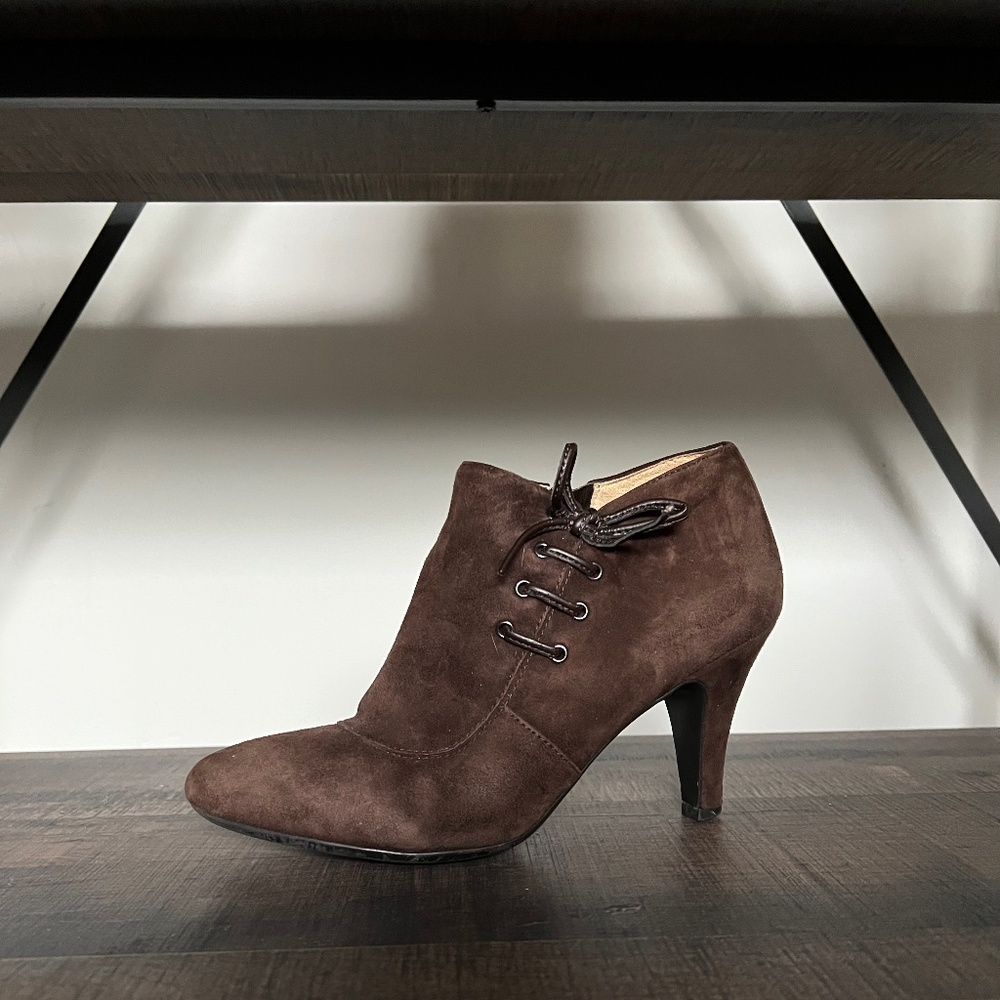 Naturalizer Carmen Ankle Boots - suede size 7